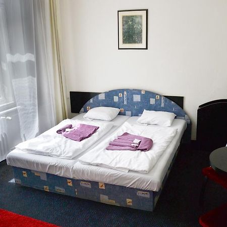 Hotel Posta Бенешов Экстерьер фото