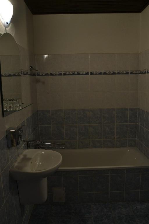 Hotel Posta Бенешов Экстерьер фото