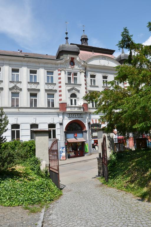 Hotel Posta Бенешов Экстерьер фото